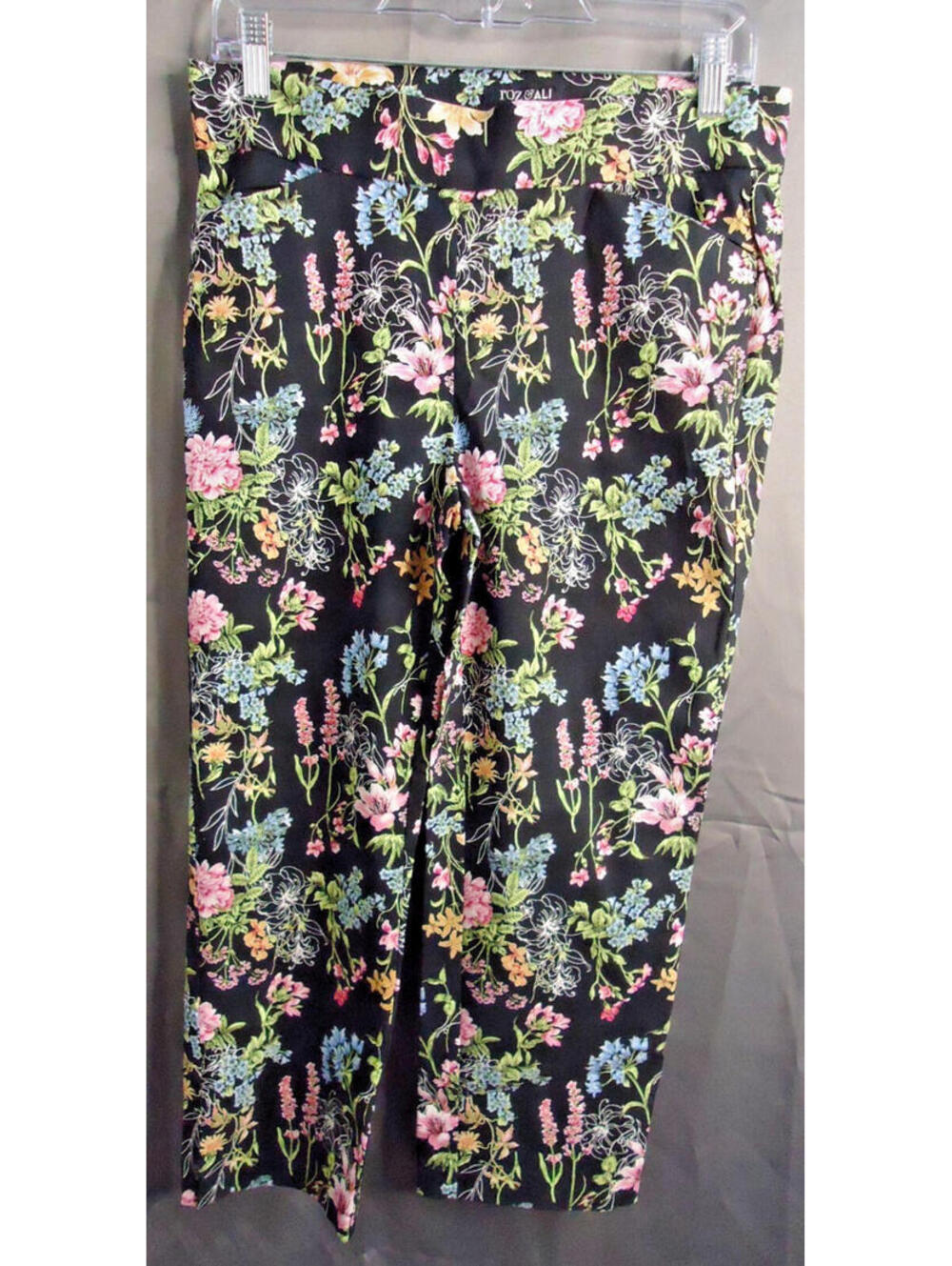 Roz & Ali Capri Pants Crop Stretch Comfort Perky Floral Black Vines Romantic 8